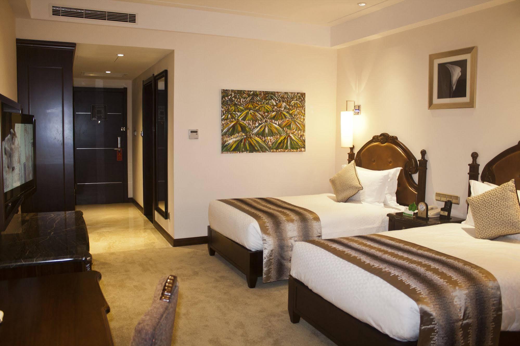 Tang Palace Hotel Akra Dış mekan fotoğraf